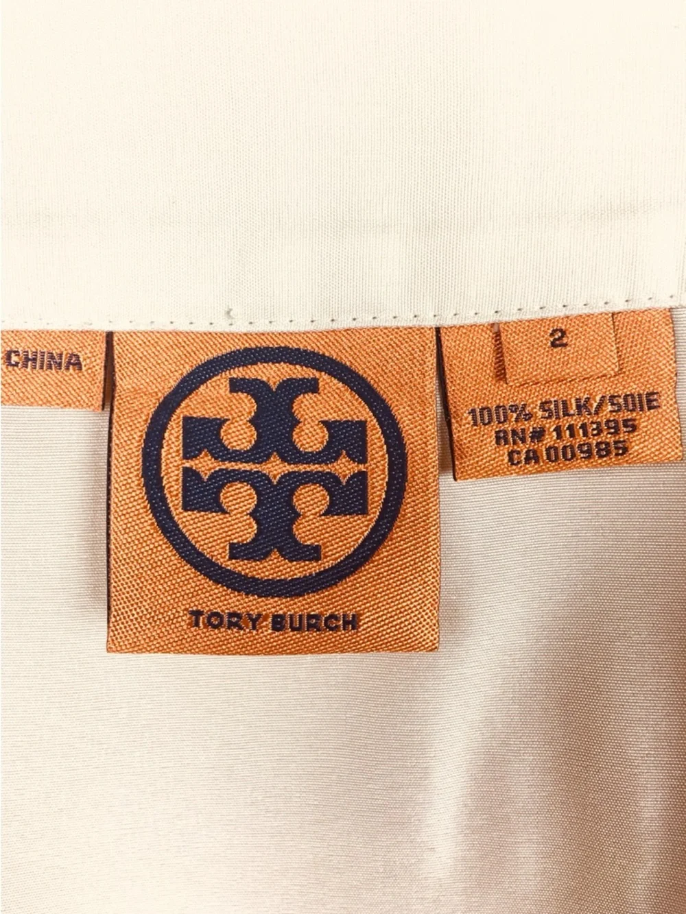 Tory Burch Cream 100% Silk Mini Skirt Gold Double T Logo Buckle Size 2
